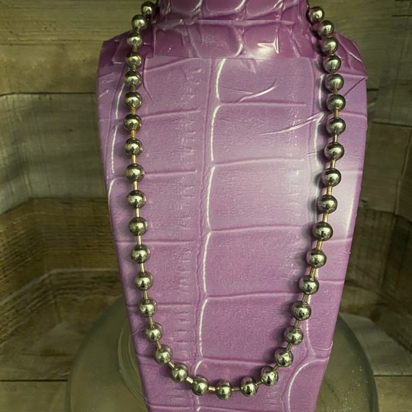 Jewelry - Elegant Silver Beaded Necklace